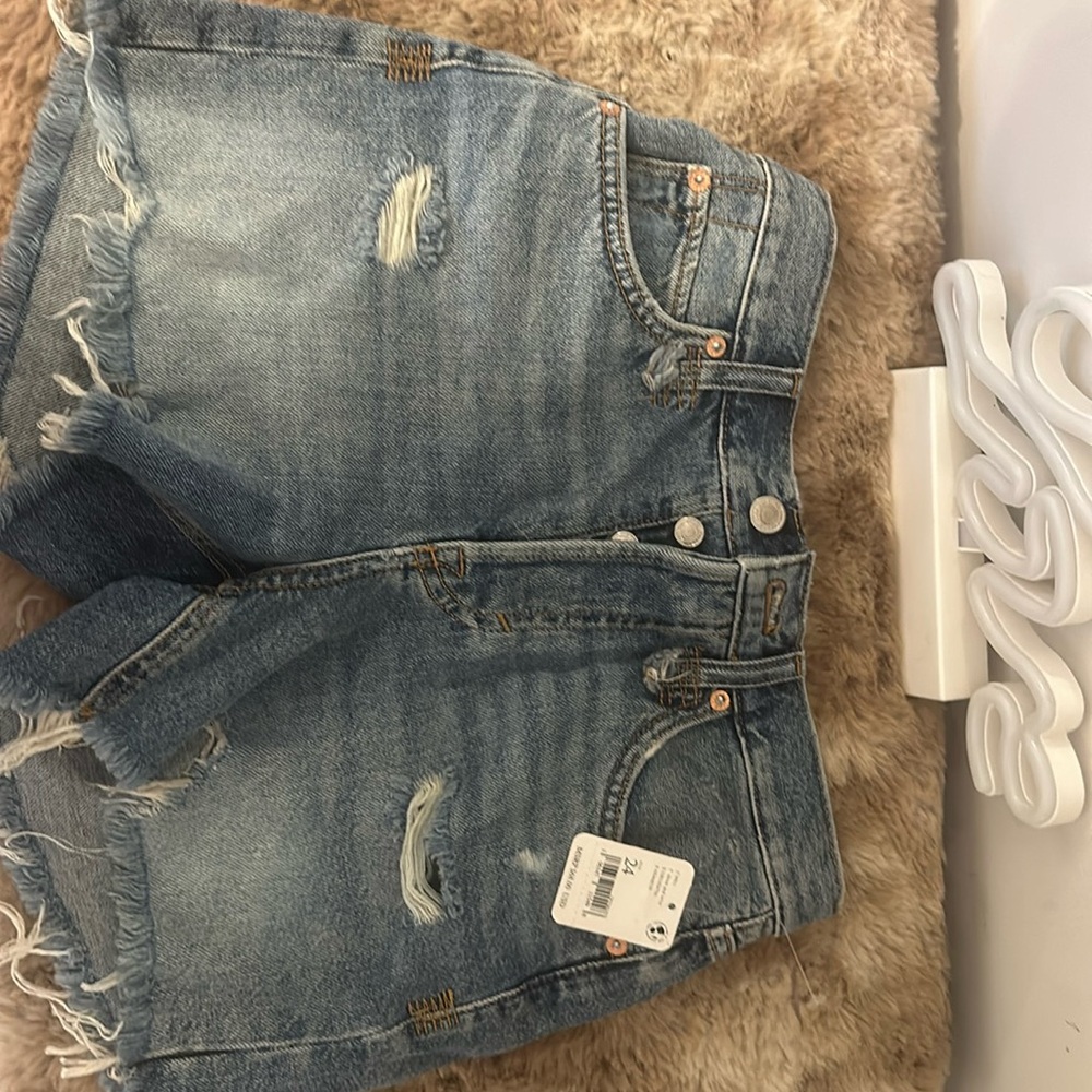 C shout and twist free people
